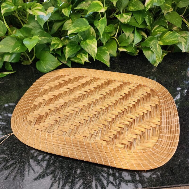 Aparador de Capim Dourado Retangular Tapeti 30 x 40cm