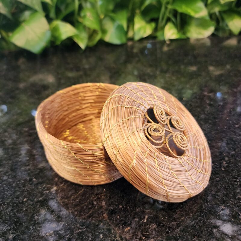 #MINI CAIXA C.DOURADO LINHA DOURADA TAMPA CARRACOL 9X5