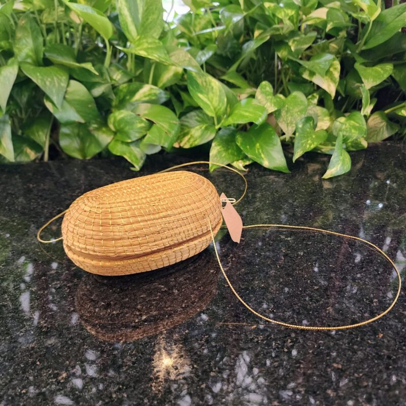 #PORTA MOEDA GRANDE C/ ALÇA DOURADA