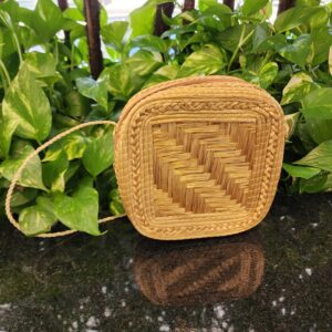 #BOLSA  CAPIM DOURADO QUADRADA TAPETI C/ ALÇA