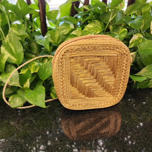 #BOLSA  CAPIM DOURADO QUADRADA TAPETI C/ ALÇA