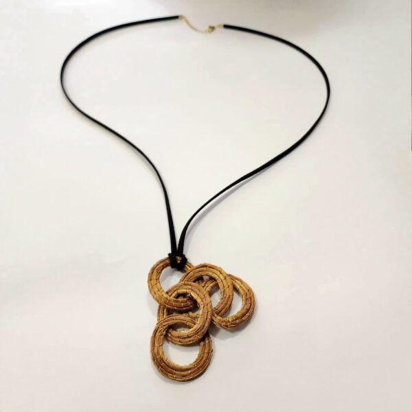 #COLAR COURO + CAPIM DOURADO