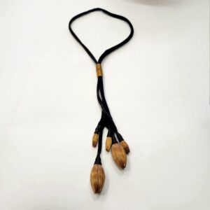 #COLAR TECIDO PRETO  + GOTAS CAPIM DURADO