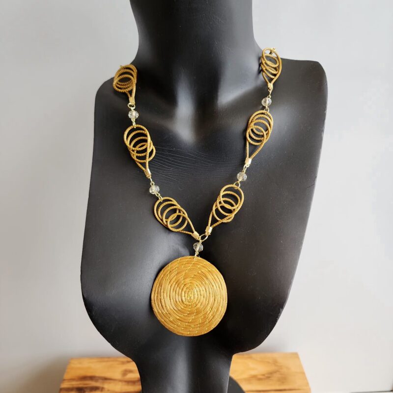 #COLAR CAPIM DOURADO COM CRISTAL