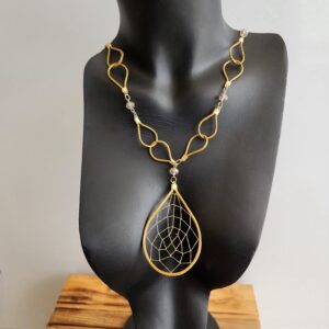 #COLAR CAPIM DOURADO COM CRISTAL
