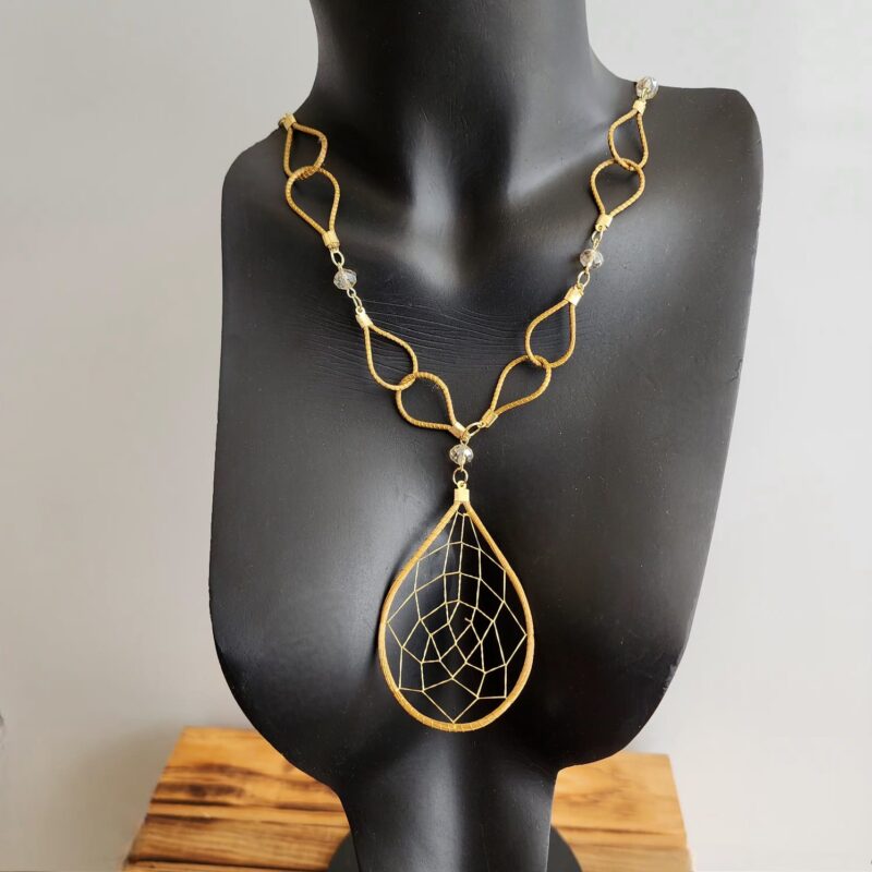 #COLAR CAPIM DOURADO COM CRISTAL