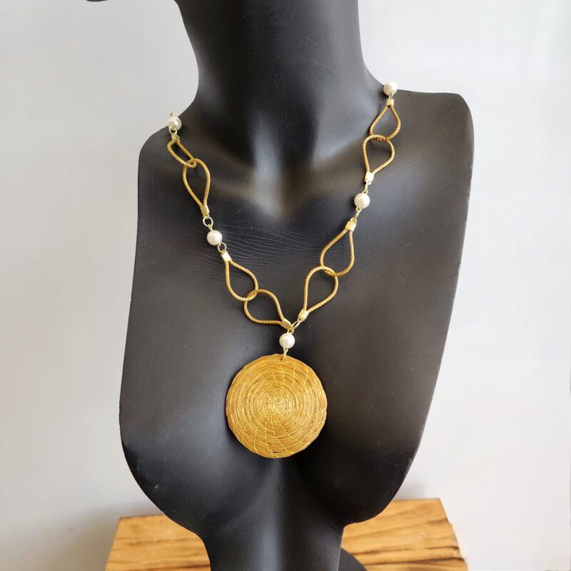 #COLAR CAPIM DOURADO COM PEROLA