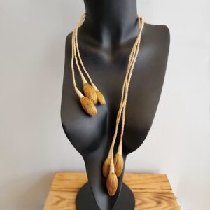 #COLAR FIBRA BURITI COM GOTAS CAPIM DOURADO MANTO