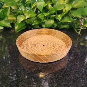 ##BANDEJA COM CAPIM DOURADO + FIBRA NATURAL 22CM