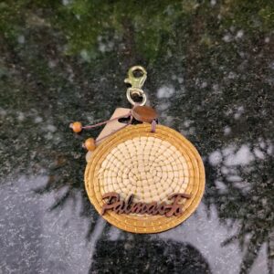 #CHAVEIRO C.DOURADO  PALMAS COM MADEIRINHA E MOSQUETAO