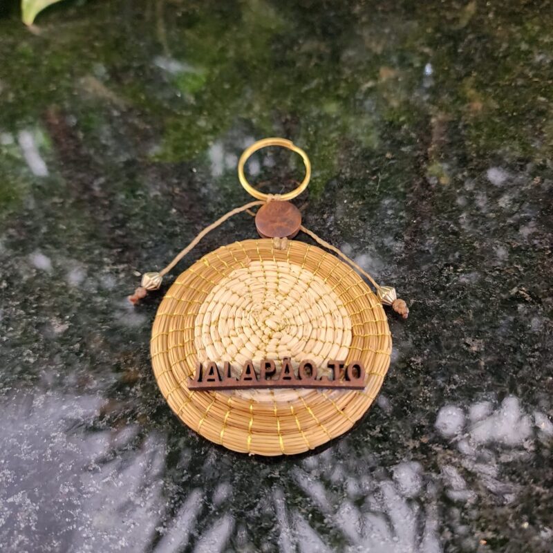 #CHAVEIRO C.DOURADO JALAPAO COM MADEIRINHA E ARGOLA