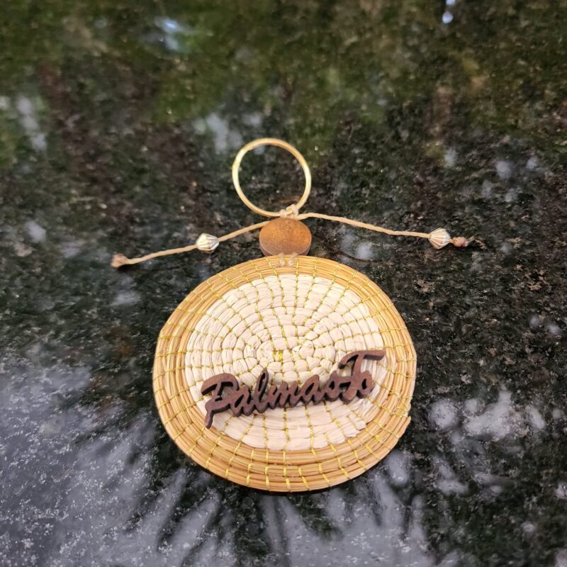 #CHAVEIRO C.DOURADO PALMAS COM MADEIRINHA E ARGOLA 2 MODELOS