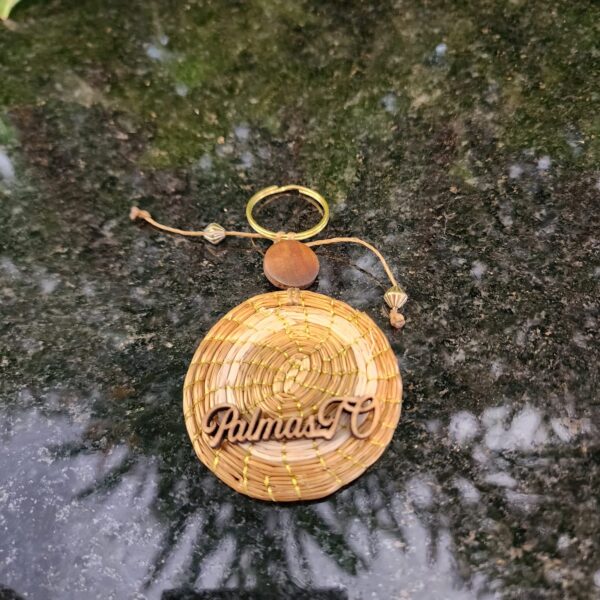#CHAVEIRO C.DOURADO PALMAS COM MADEIRINHA E ARGOLA 2 MODELOS - Imagem 3
