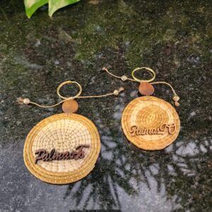 #CHAVEIRO C.DOURADO PALMAS COM MADEIRINHA E ARGOLA 2 MODELOS