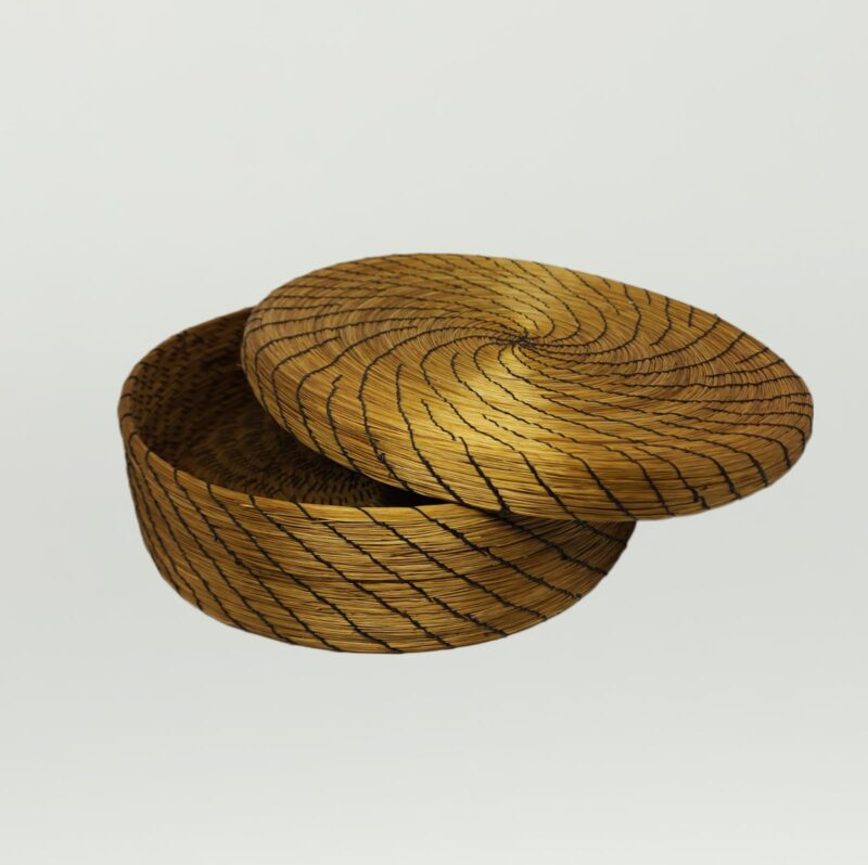 ##CAIXA C.DOURADO LINHA PRETA LISA G 27X7.5