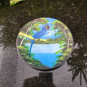 #PRATO CERAMICA FAUNA TO PITADO A MÃO LIVRE ARARA AZUL