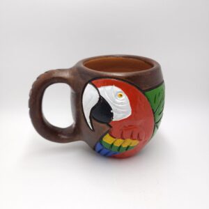 #CANECA CERAMICA FAUNA ARARA VERMELHA PALMAS GRANDE