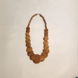 #COLAR PASTILHA DE MADEIRA