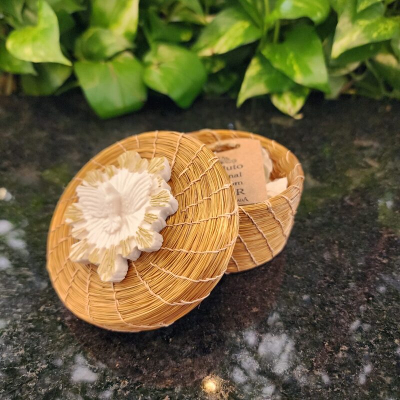 #MINI CAIXA C.DOURADO C/ DIVINO NA TAMPA #