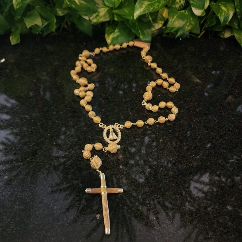 #TERÇO GRANDE TODO C. DOURADO CRUZ GRANDE#