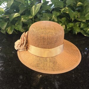 15368457382-whatsapp-image-2025-08-11-at-14-14-35-1.jpeg ##CHAPEU C/ FLOR DE FIBRA DE BURITI #