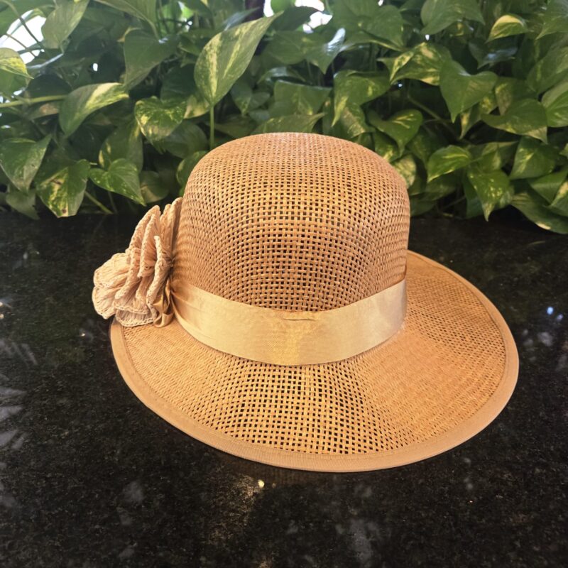 15368457382-whatsapp-image-2025-08-11-at-14-14-35-1.jpeg ##CHAPEU C/ FLOR DE FIBRA DE BURITI #