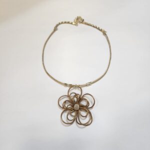 ##COLAR CAPIM DOURADO COM FLOR#