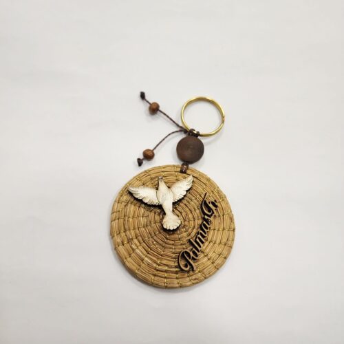 15372256540-whatsapp-image-2025-08-28-at-19-49-44.jpeg Chaveiro com Mandala de Capim Dourado e Divino com Argola