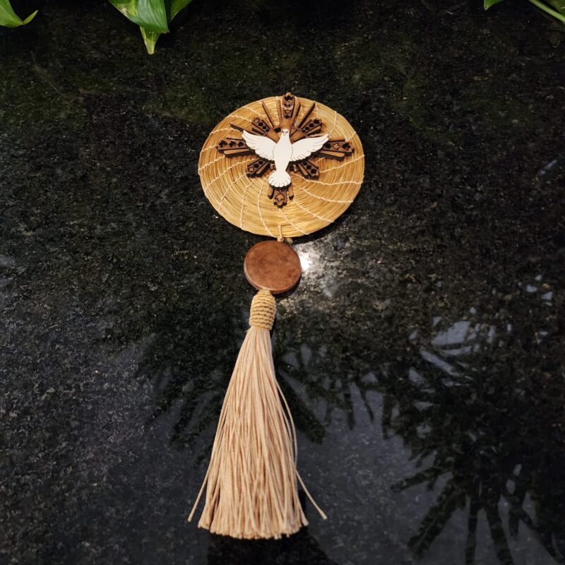 Mandala de Capim dourado com Divino MDF + pompom