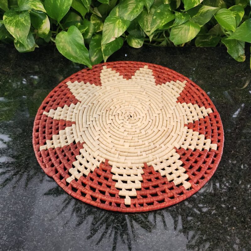 15334294914-whatsapp-image-2025-03-21-at-08-59-56.jpeg Mandala de Carnaúba Redonda Natural + Café - Feito a Mão