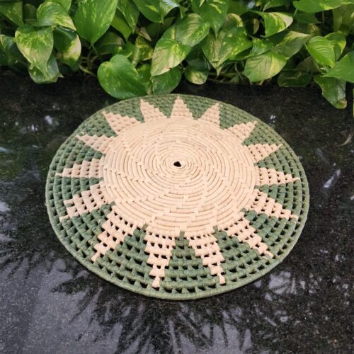 Mandala de Carnaúba Redonda Natural + Verde - Feito a Mão