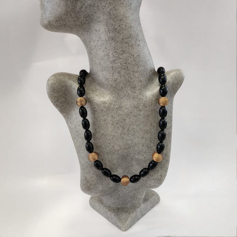 # COLAR AZEITONAS NEGRAS COM CAPIM DOURADO#