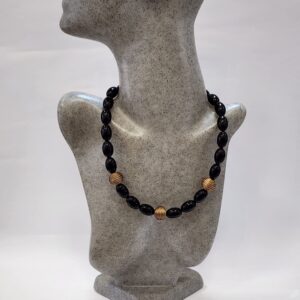 15378485176-whatsapp-image-2025-09-24-at-16-07-44-1-4.jpeg Colar Esferas de Capim Dourado com Azeitonas Negras com Fecho