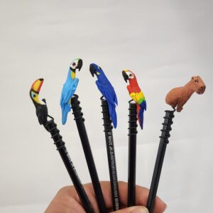 15378987251-whatsapp-image-2025-09-26-at-09-40-25-5.jpeg Ponteira Artesanal Pintado a Mão Animais da Fauna com Lápis