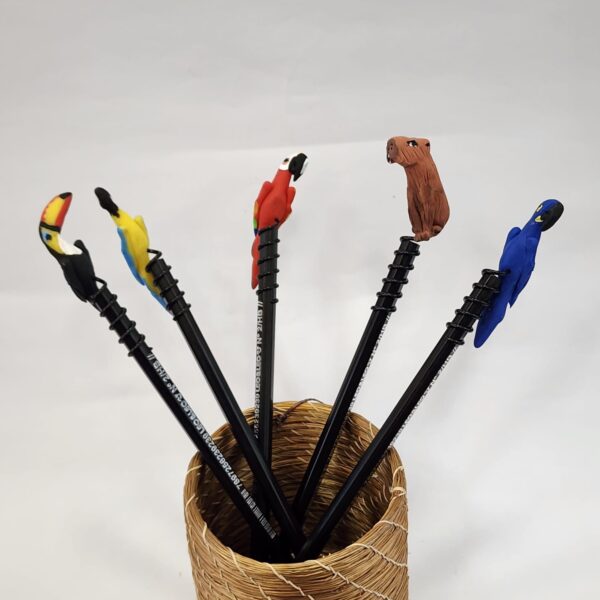 15378987497-whatsapp-image-2025-09-26-at-09-40-25-1-2.jpeg Ponteira Artesanal Pintado a Mão Animais da Fauna com Lápis