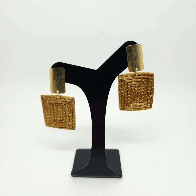 Brinco Capim Dourado Quadrado