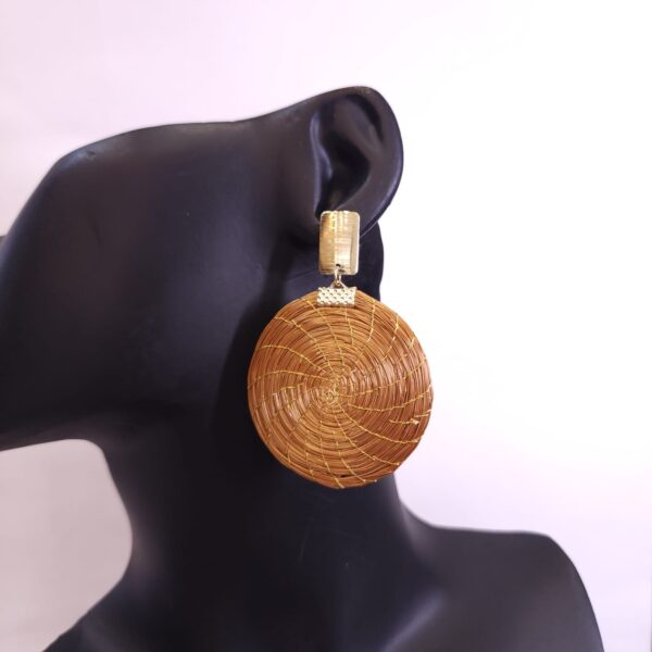 15383853035-whatsapp-image-2025-10-10-at-14-50-17-24.jpeg Brinco Capim Dourado Mandala