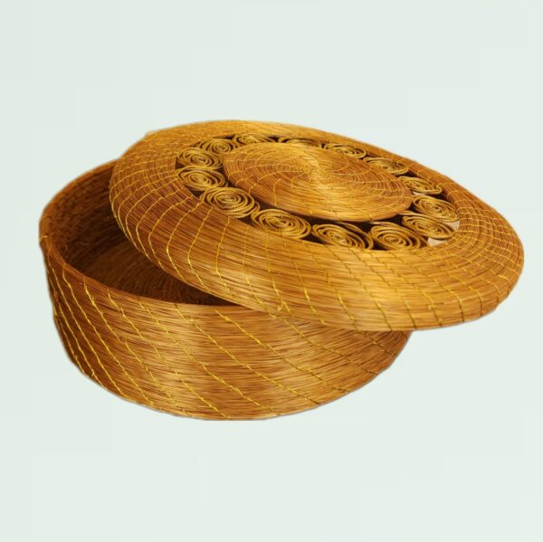 15350938391-15279404360-whatsapp-image-2024-06-18-at-10-55-17-2.jpeg Caixa de Capim Dourado Linha Dourada Coleção Rosas 26 x 8cm