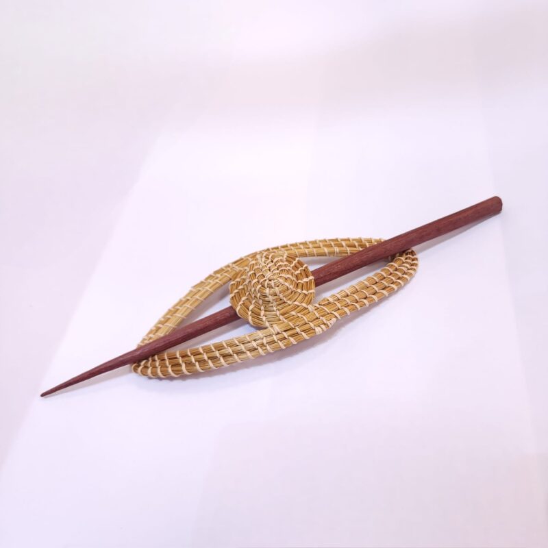 15392692910-whatsapp-image-2025-11-07-at-14-43-46-1.jpeg Presilha de Palito de Cabelo Madeira + Capim Dourado Diversas