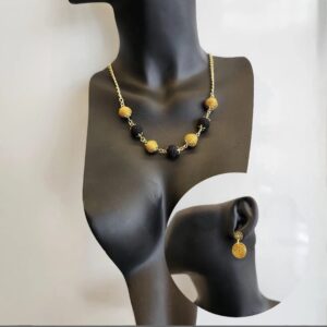 Colar de Bolinhas com Capim Dourado