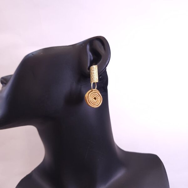 0834 - Brinco Capim Dourado