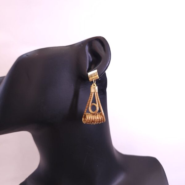 0839 - Brinco Capim Dourado