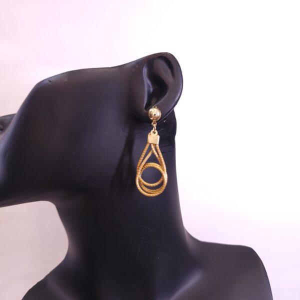 15393984807-whatsapp-image-2025-11-13-at-13-00-11-2.jpeg 0840 - Brinco Capim Dourado