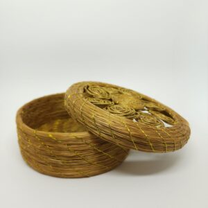 Caixa de Capim Dourado Linha Dourada Com detalhes Rosas 14 x 6cm