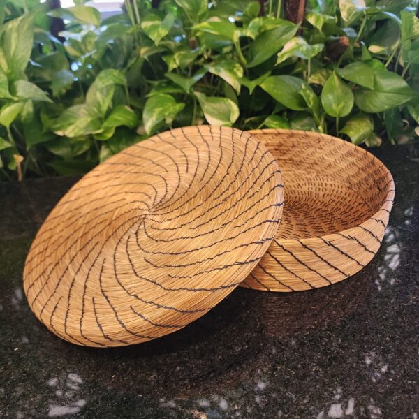 Caixa de Capim Dourado Lisa  Linha Preta 26 x 7,5cm