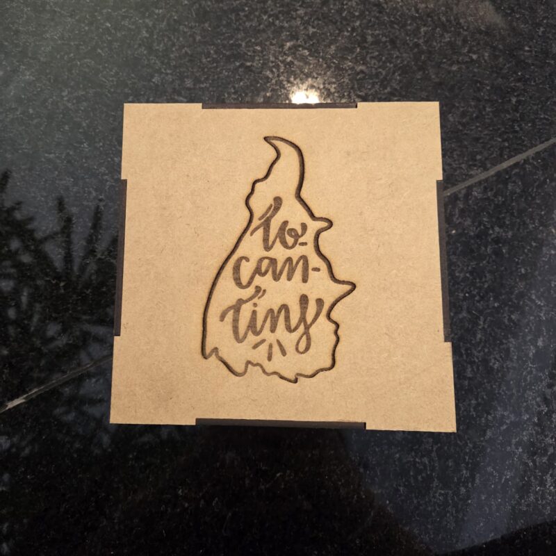 Caixa de MDF com mapa e escrita do Tocantins