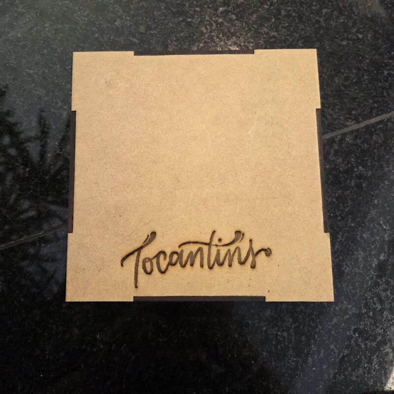 Caixa de MDF com escrita do Tocantins