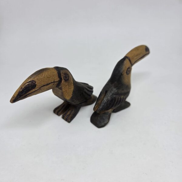 15395921227-whatsapp-image-2025-11-24-at-14-28-39-1.jpeg Animais de madeira entalhados