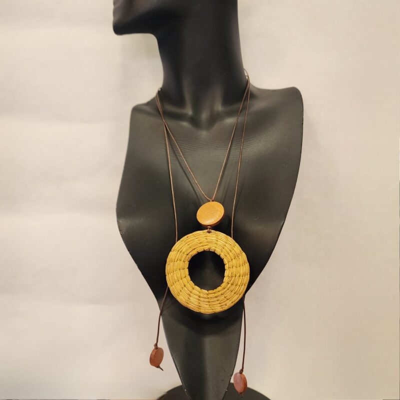 Colar Fio de Seda com Argola de Capim Dourado