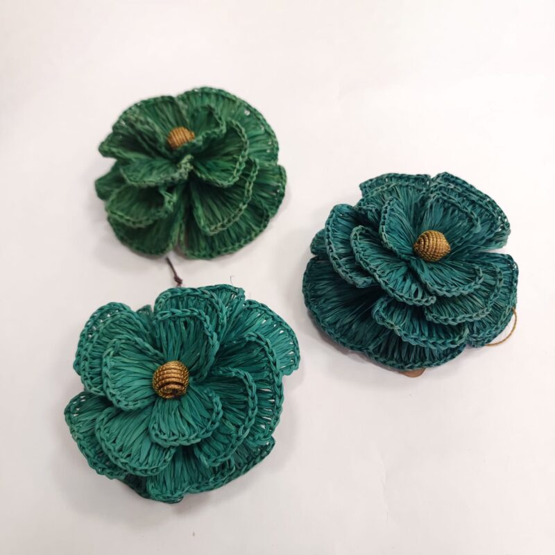 15399396256-whatsapp-image-2025-12-11-at-15-26-17.jpeg Flor de fibra de buriti com bico de pato para cabelo Grande